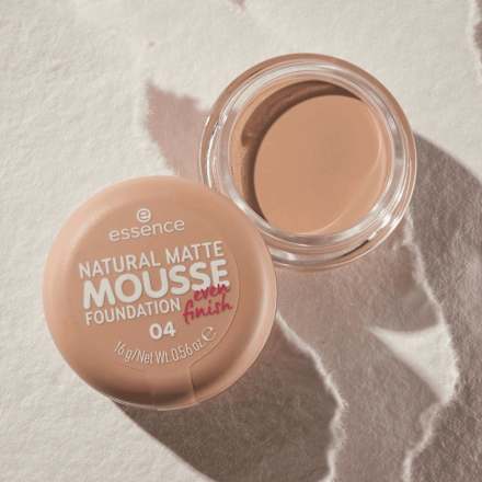 Foundation Natural Matte Mousse 04, 16 g essence
