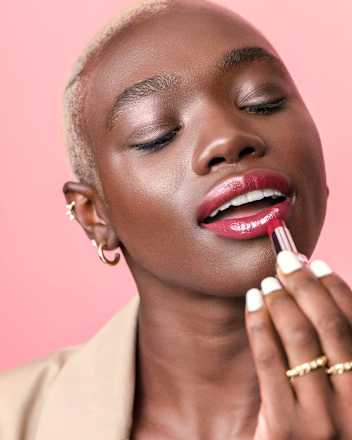 Lippenstift Color Riche Glow Paradise 110 Beige Illusion, 3,8 g