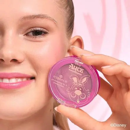 Lippen & Wangenfarbe Disney Alice In Wonderland PH-Reacting Lip & Cheek Balm 01 Team Fun, 3,6 g essence