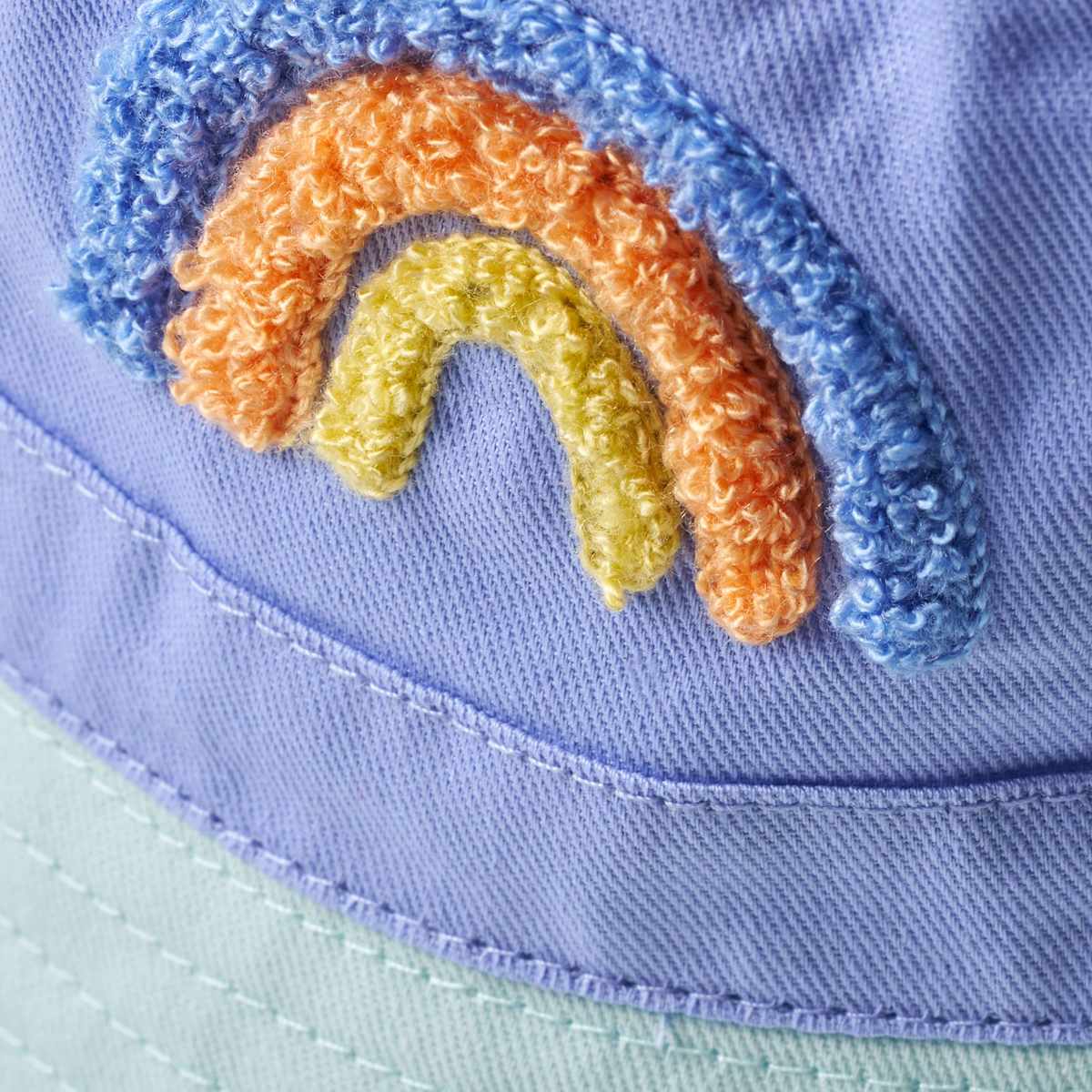 ALANA Hut mit Regenbogen-Bouclé-Motiv, lila & blau, Gr. 50/51, 1 St