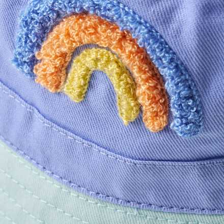 Hut mit Regenbogen-Bouclé-Motiv, lila & blau, Gr. 54/55, 1 St