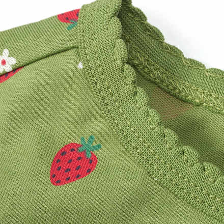 Langarmshirt mit Erdbeer-Muster, grün, Gr. 104, 1 St
