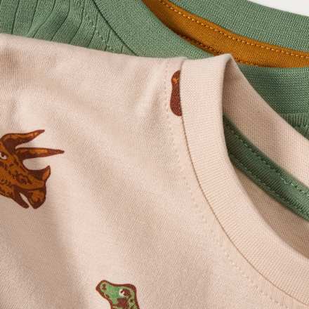 Langarmshirts mit Ripp-Struktur + Dino-Muster, grün + beige, Gr. 110, 2 St