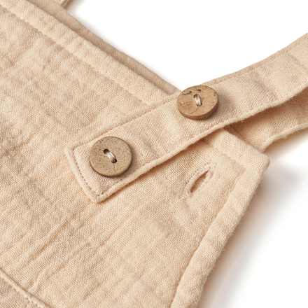 Latzhose aus Musselin mit Bauchtasche, beige, Gr. 62, 1 St