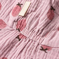 Schirmmütze aus Musselin mit Nackenschutz & Erdbeer-Muster, rosa, Gr. 50/51, 1 St