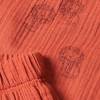 Schlafanzug aus Musselin mit Löwen-Muster, rotbraun, Gr. 122/128, 1 St