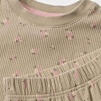 Pyjama met ribstructuur en bloemenpatroon, bruin, maat 104, 1 stuk