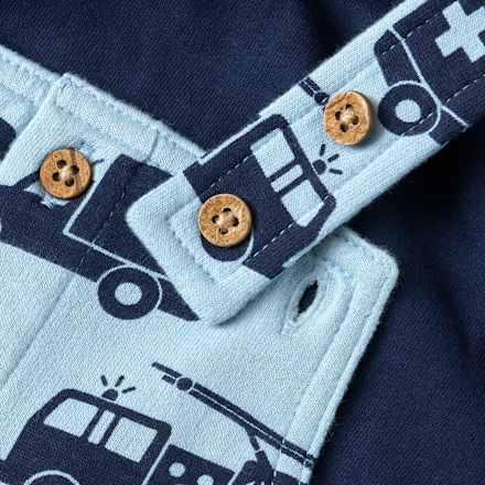 Set mit Latzhose mit Einsatzfahrzeug-Muster & Langarmshirt, blau, Gr. 74, 1 St ALANA