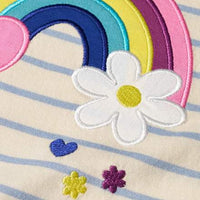 T-Shirt mit Regenbogen-Applikation, blau + weiß, Gr. 134, 1 St