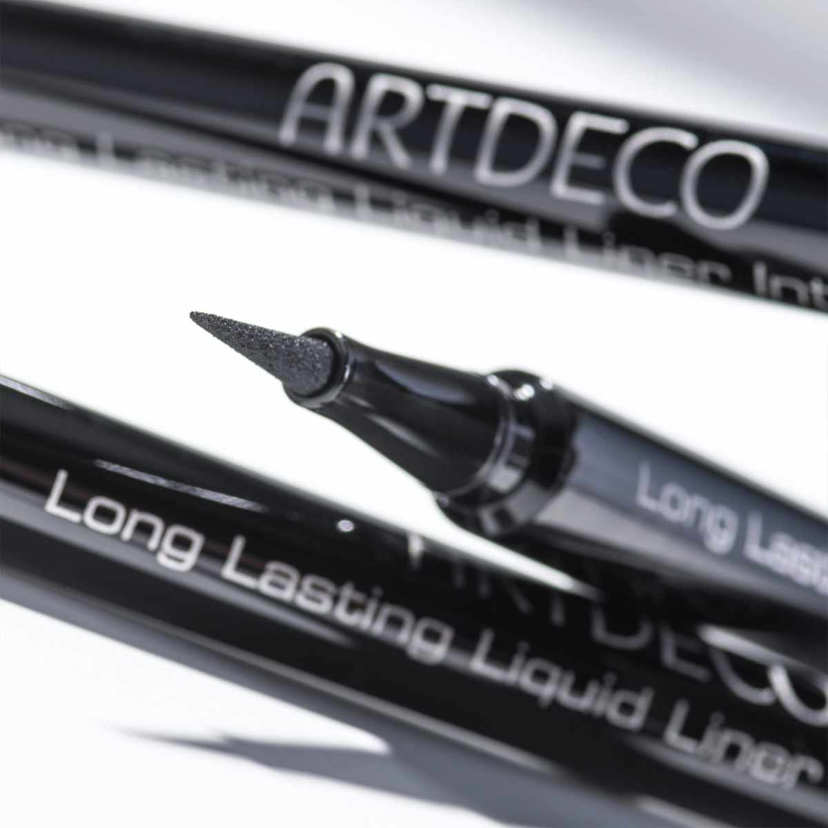 Vloeibare eyeliner langhoudend 01 Intens zwart, 0,6 ml
