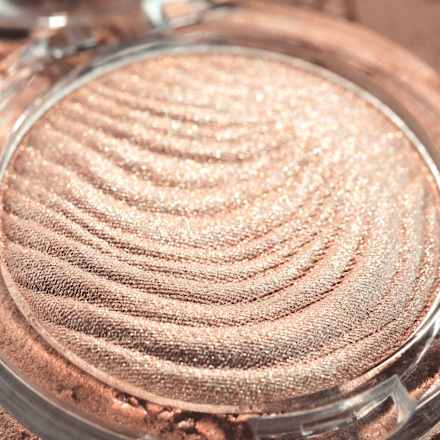 Highlighter Aura Glam Bouncy 010 Moonlit Sand, 6,4 g
