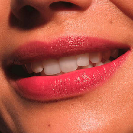 Lippenbalsem Dark Ruby Glow 010 Fiery Temptation, 3,5 g