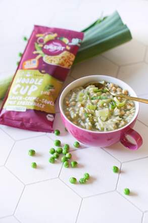 Fertiggericht, Noodle Cup Lauch-Creme-Sauce mit Erbsenhack, 58 g