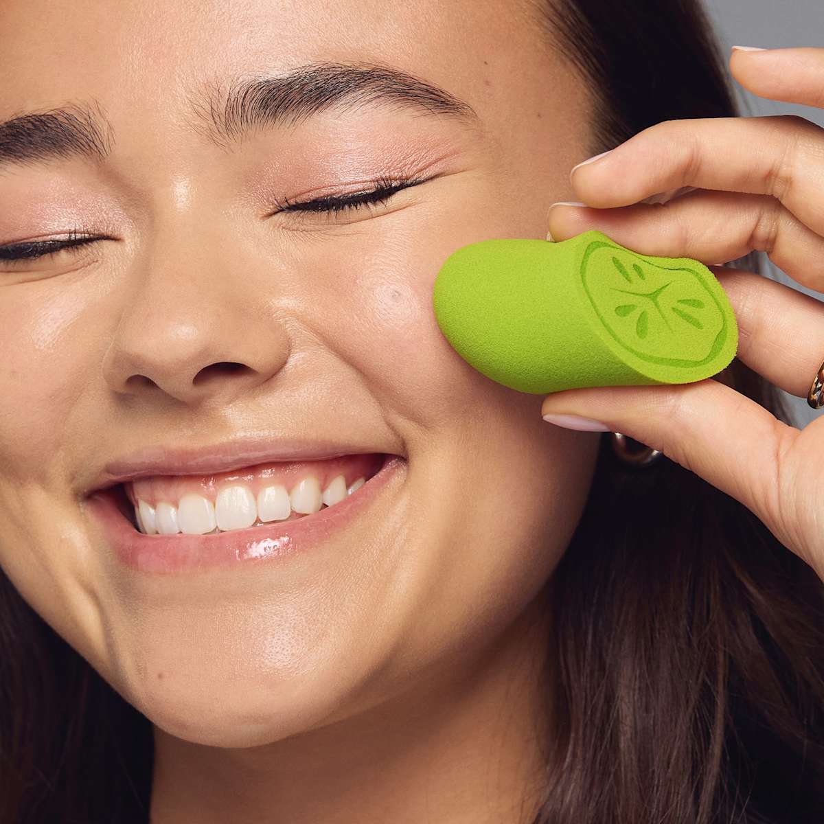 e.l.f. Cosmetics Make-up-Schwämmchen Sponge Pickle, 1 St