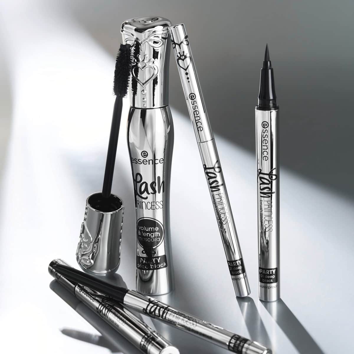 essence Eyeliner Lash Princess Party 01 Deep Black Waterproof, 0,55 ml