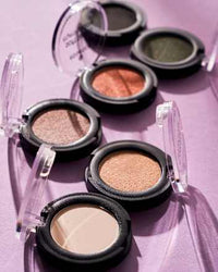 Lidschatten Soft Touch 06 Pitch Black, 2 g essence