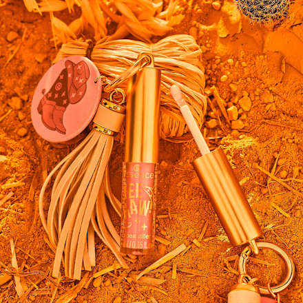 Lipgloss mit Schlüsselanhänger Yee Haw! 01 Boots On, Carry On! Boots, Hat, Go!, 1,5 ml essence