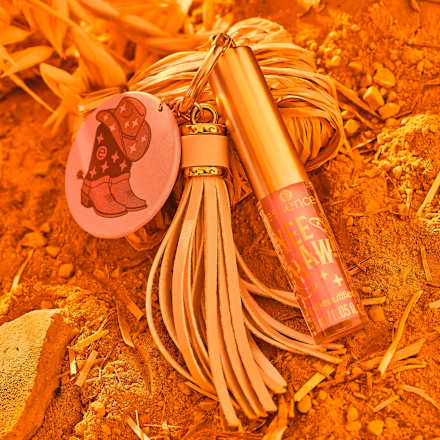 Lipgloss mit Schlüsselanhänger Yee Haw! 01 Boots On, Carry On! Boots, Hat, Go!, 1,5 ml essence