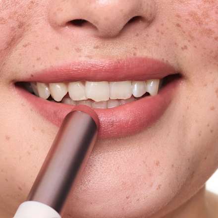 Lippenstift Blur Soufflé Sheer Nude 02 Nude Peach, 3 g