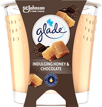 Duftkerze im Glas Indulging Honey & Chocolate 112 g, 1 St glade
