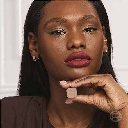 Lippenstift Color Riche Blurred Matte 560 Rosewood Influence, 4,3 g