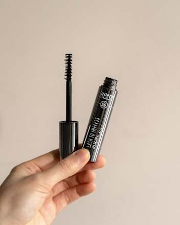 Mascara Lash To Impress Black, 14 ml lavera NATURKOSMETIK