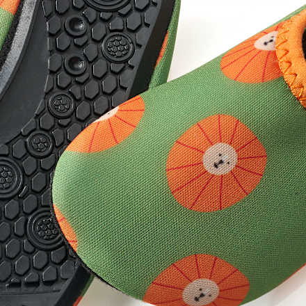 Badeschuhe mit Löwen-Muster, grün + orange, Gr. 21/22, 1 St