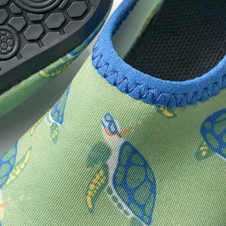 Badeschuhe mit Schildkröten-Muster, grün + blau, Gr. 23/24, 1 St